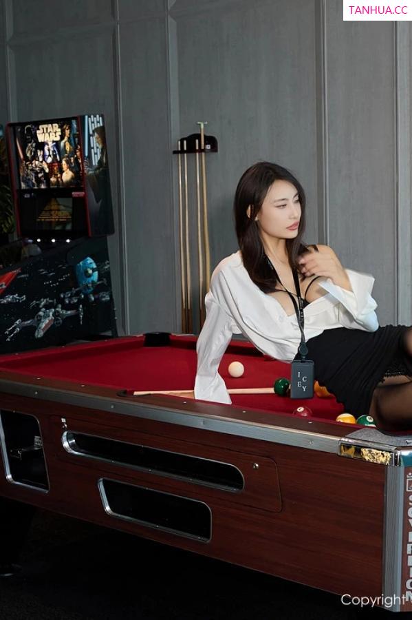   [XiuRen]高清写真图 2024.02.29 No.8155 lingyu69 黑丝美腿第19张图片